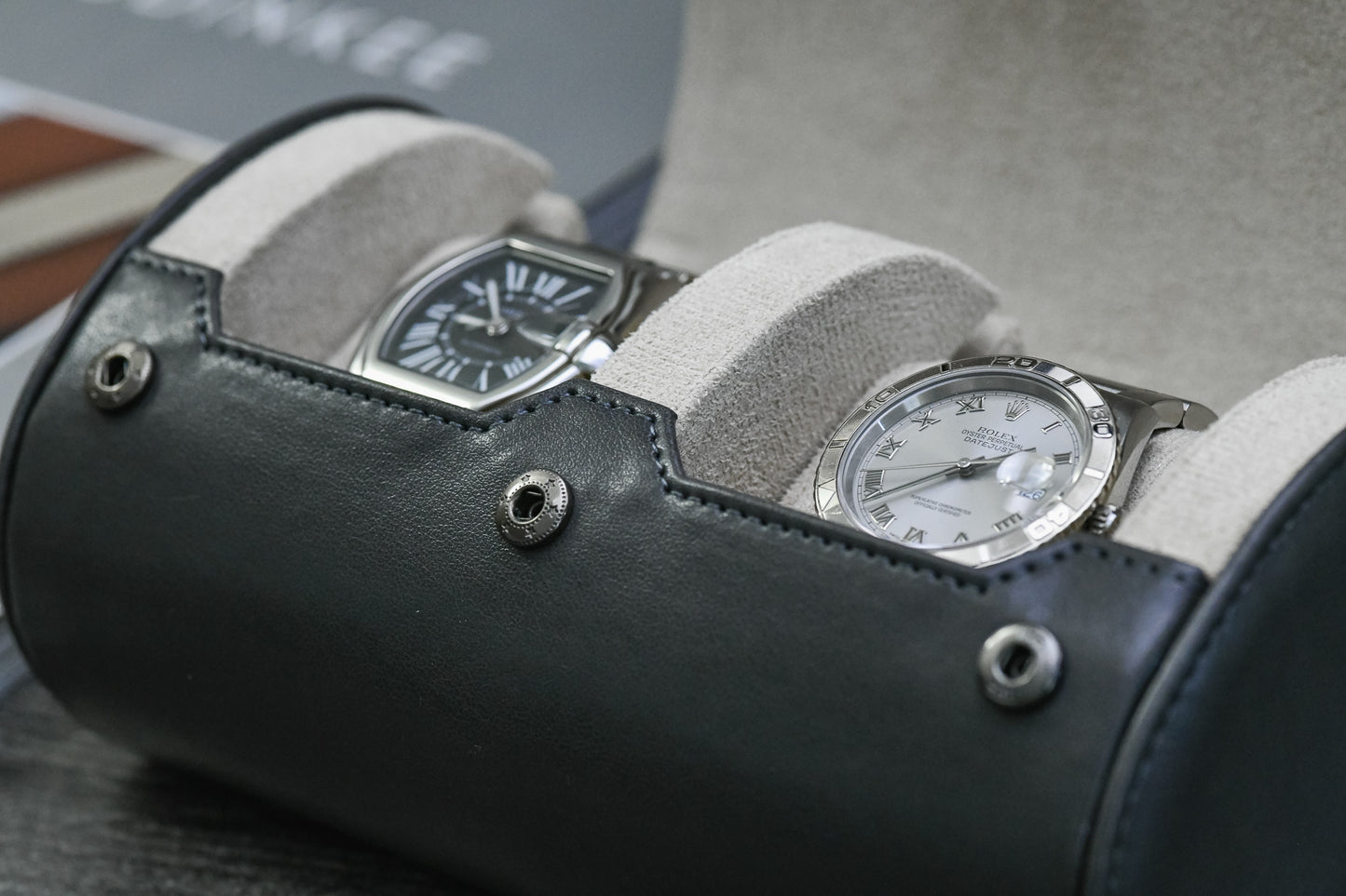 Leigrijs Horlogerol - 2 Horloges