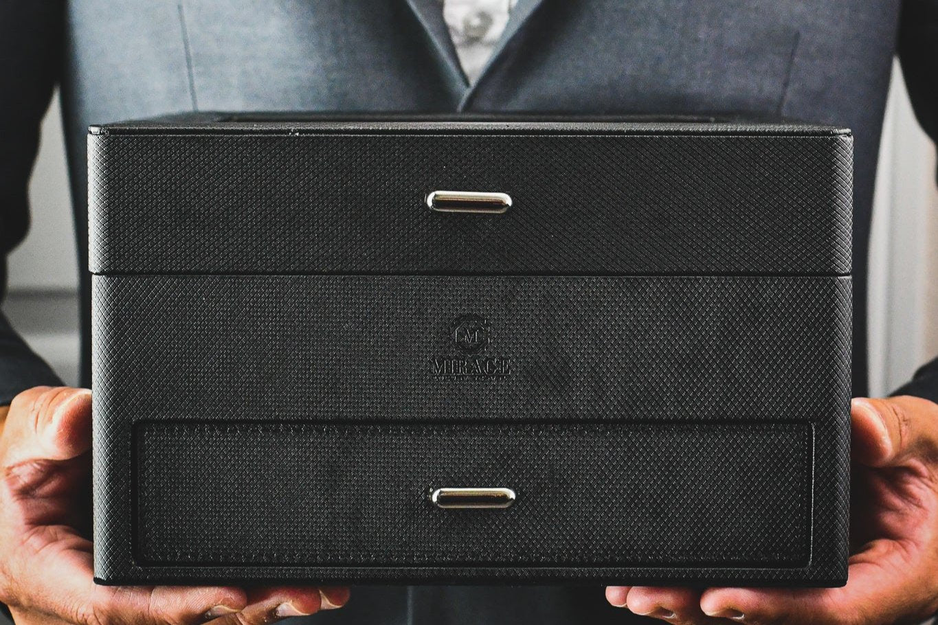 Minimalist watch case