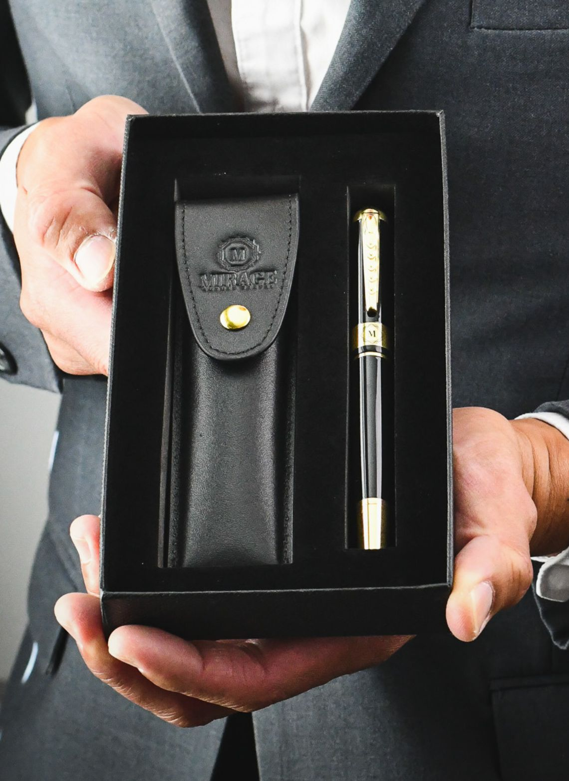 Mirage Luxury Travel Splendor Black luxury executive pen presented in premium gift-ready packaging, featuring an elegant black finish with gold accents for professionals, executives, and corporate gifting.