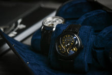 Afbeelding laden in galerijviewer, Sable Black Saffiano lederen horlogerolhouder 3-horloges

