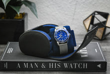 Laden Sie das Bild in den Galerie-Viewer, Sable Black Saffiano Leather Watch Roll Case für 3 Uhren
