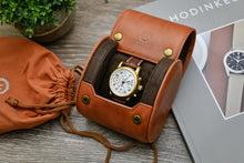 Carica l&#39;immagine nel visualizzatore Galleria, Tawny Brown Cow Leather Watch Roll - 3 orologi
