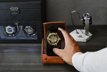 Charger l\&#39;image dans la visionneuse de la galerie, Porte-montres en cuir de vachette marron fauve - 3 montres
