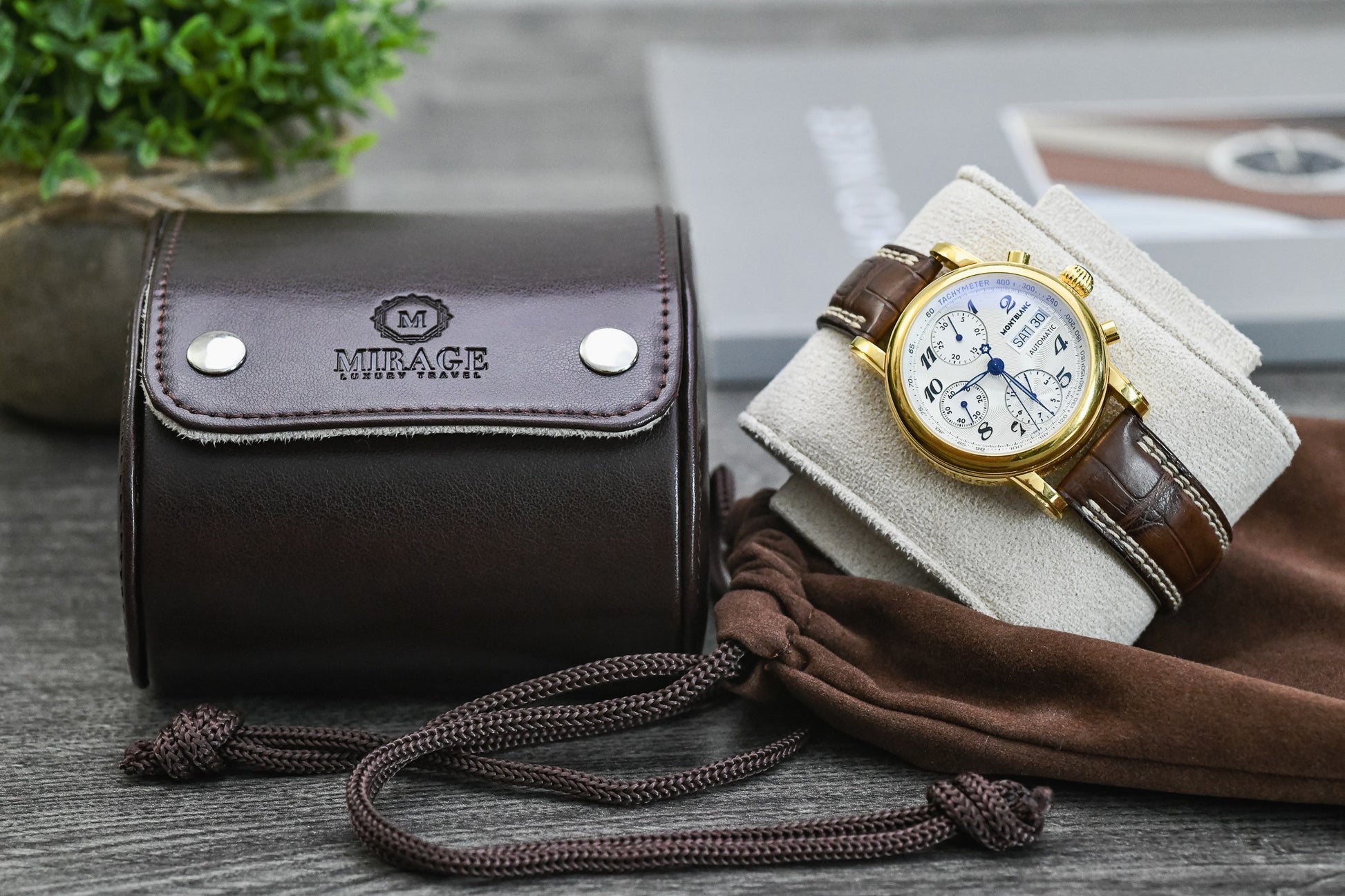 Mirage Luxury Travel Signature Collection Espresso Brown 1-watch roll with an Ivory White premium suede-lined interior, premium gift-ready packaging, microfiber cloth, and velvet travel bag.