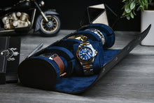 Laden Sie das Bild in den Galerie-Viewer, Sable Black Saffiano Leather Watch Roll Case für 4 Uhren
